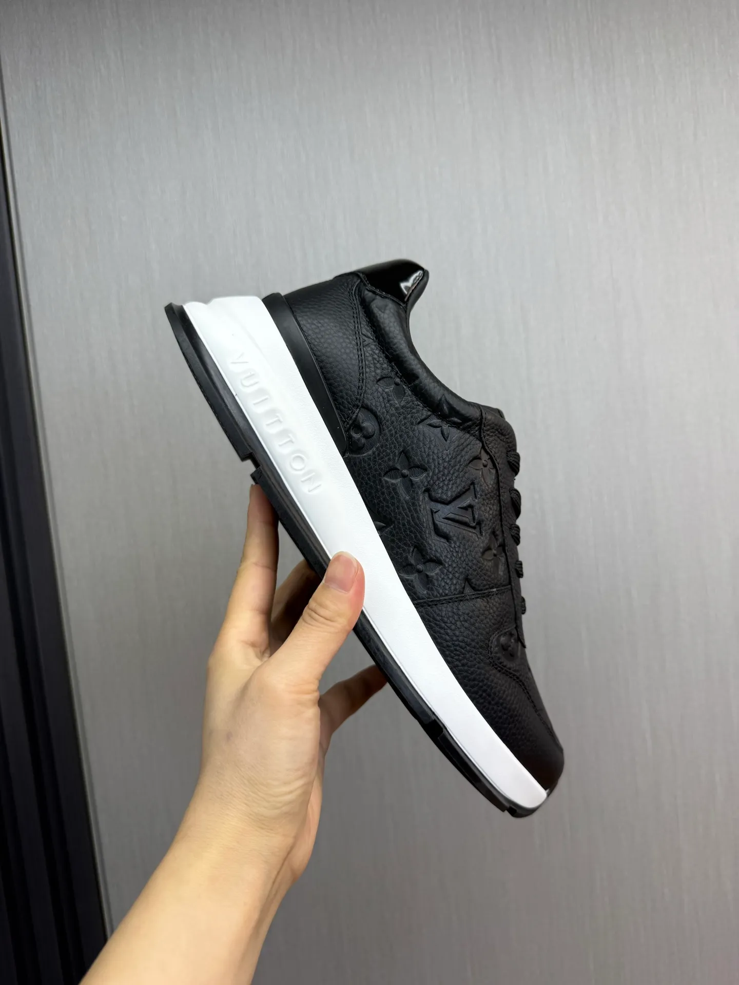 Men's men's shoes 💰840💰 LOUIS VUITTON [Luden Yiwei] The new trendy Lv is on the market 🎁, casual and fashionable men's shoes 👟Original 1:1 shipment✅ The upper is made of imported brand leather + cowhide lining, the original wear-resistant rubber outsole, the version is simple and elegant, exclusive for trendy men. 38-44 (customized at 38.45)